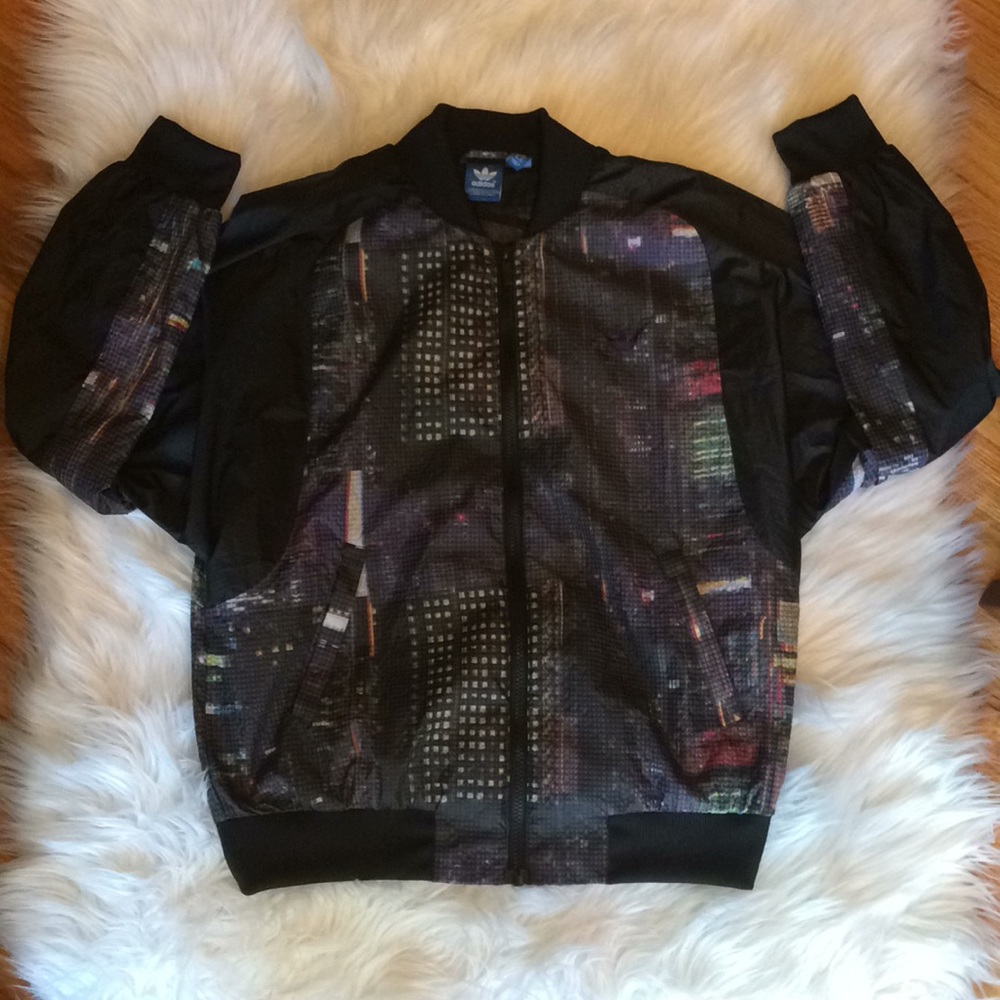 Adidas Tokyo cityscape windbreaker 🌃